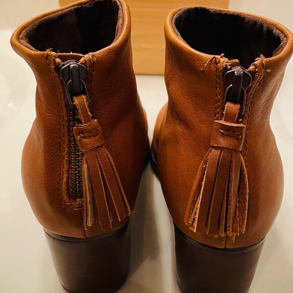 Toms size 7 leather boots